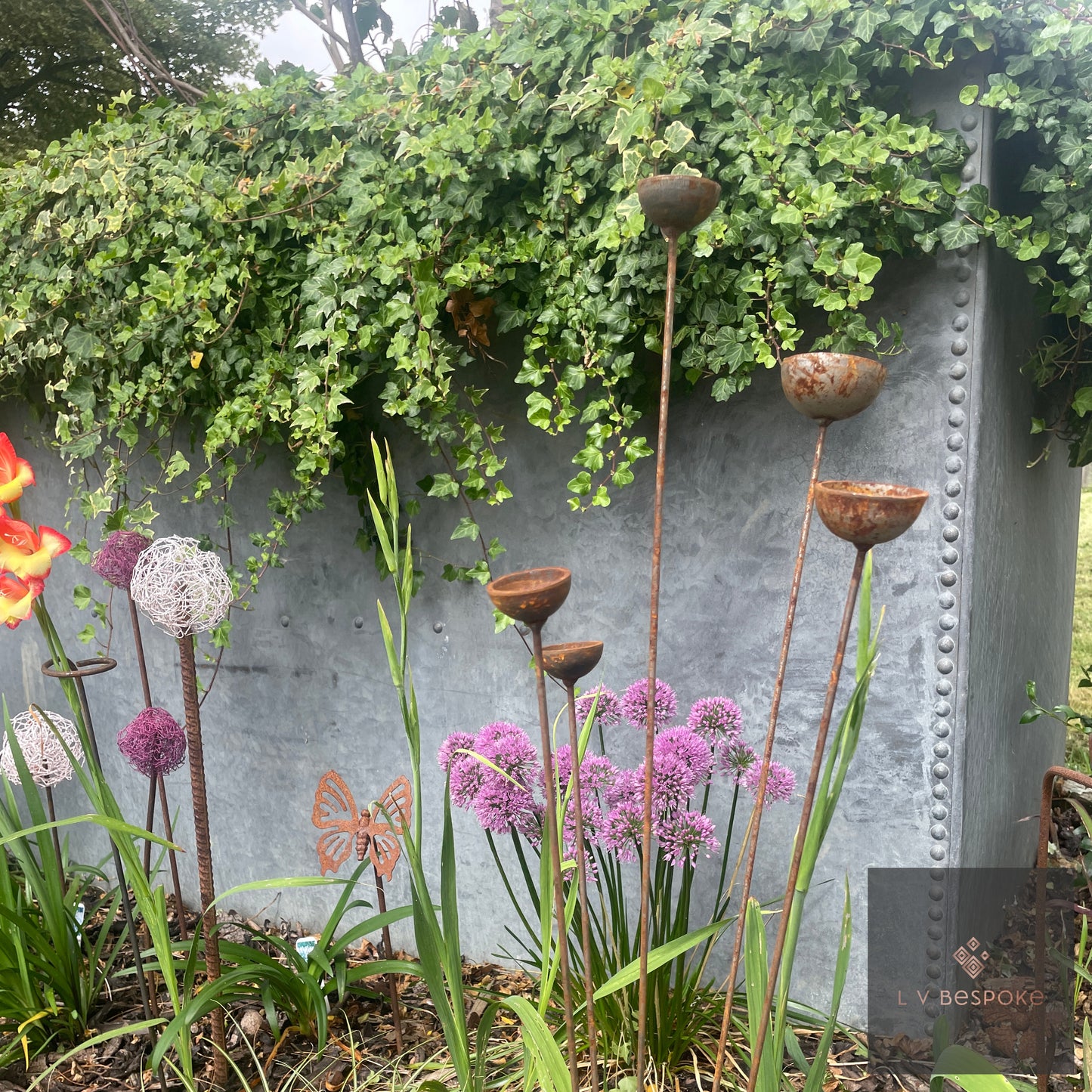 Cluster of 5 cups or balls, feature piece, available in 2 heights