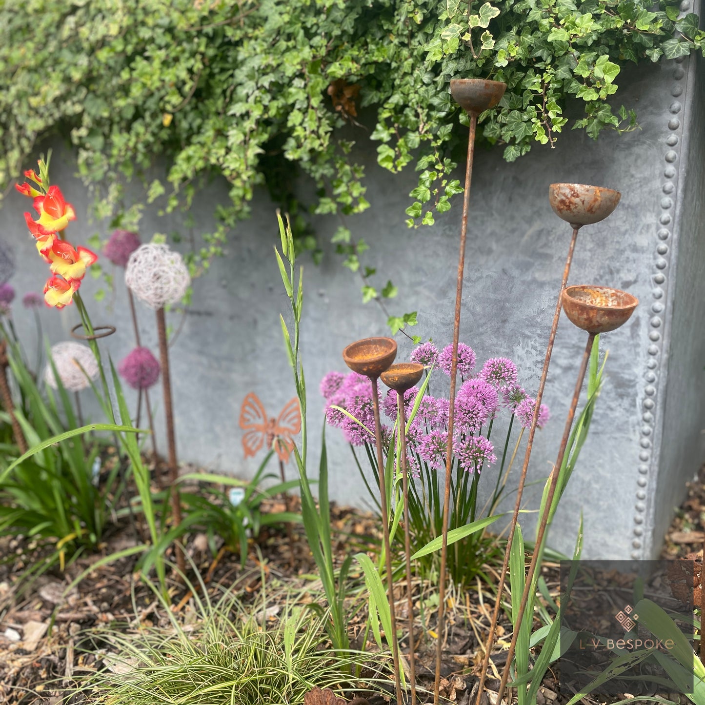 Cluster of 5 cups or balls, feature piece, available in 2 heights