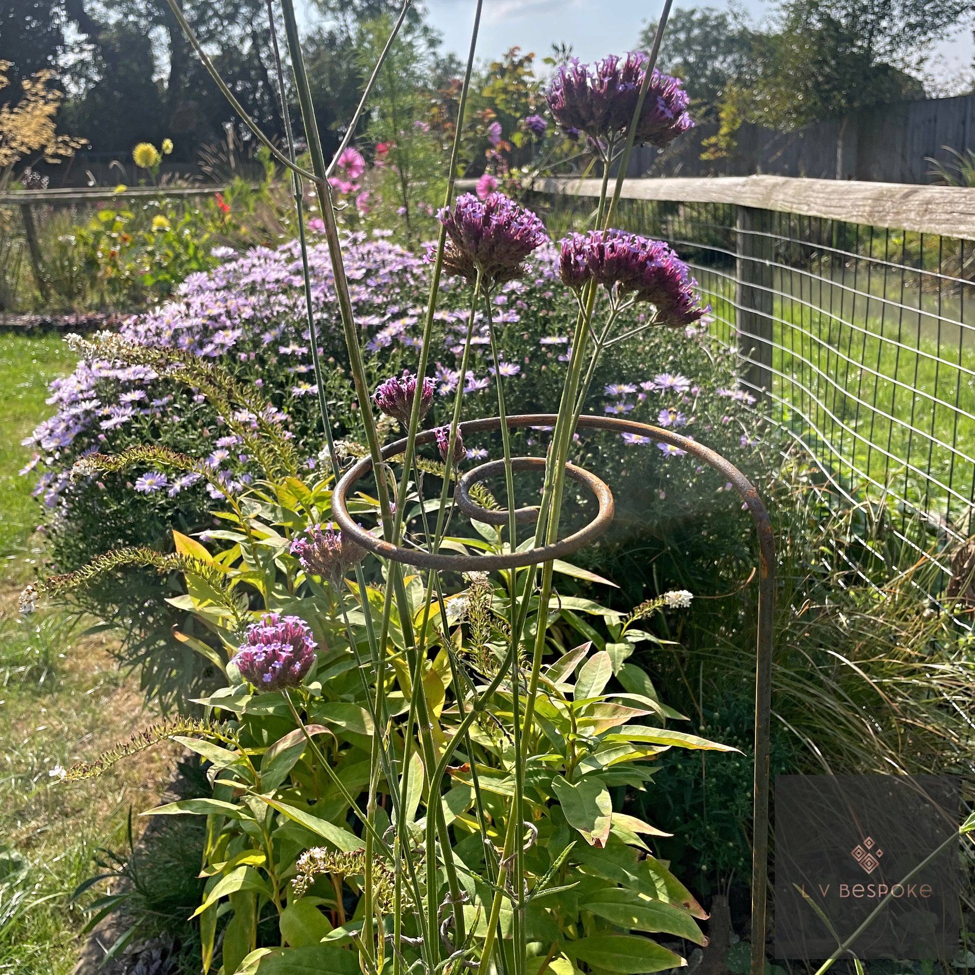 Pigtail plant support