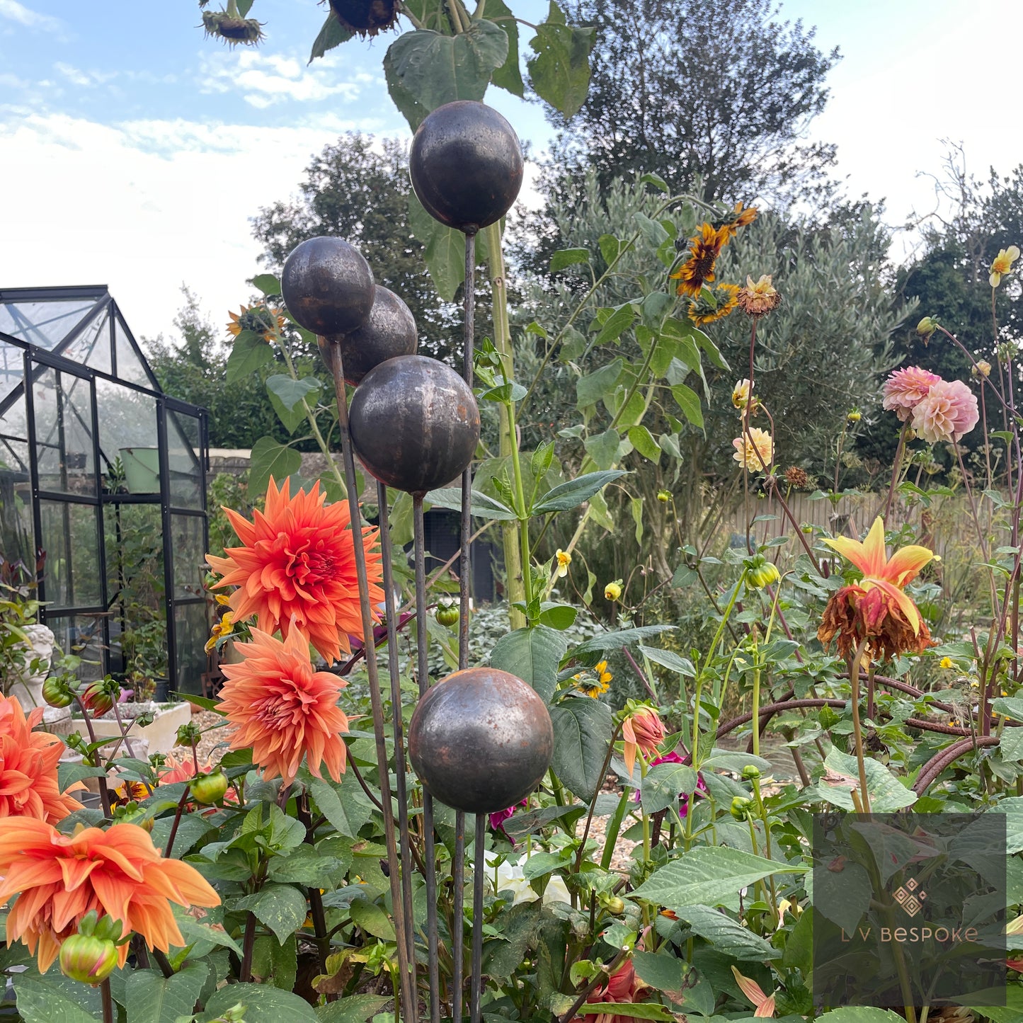 Cluster of 5 cups or balls, feature piece, available in 2 heights