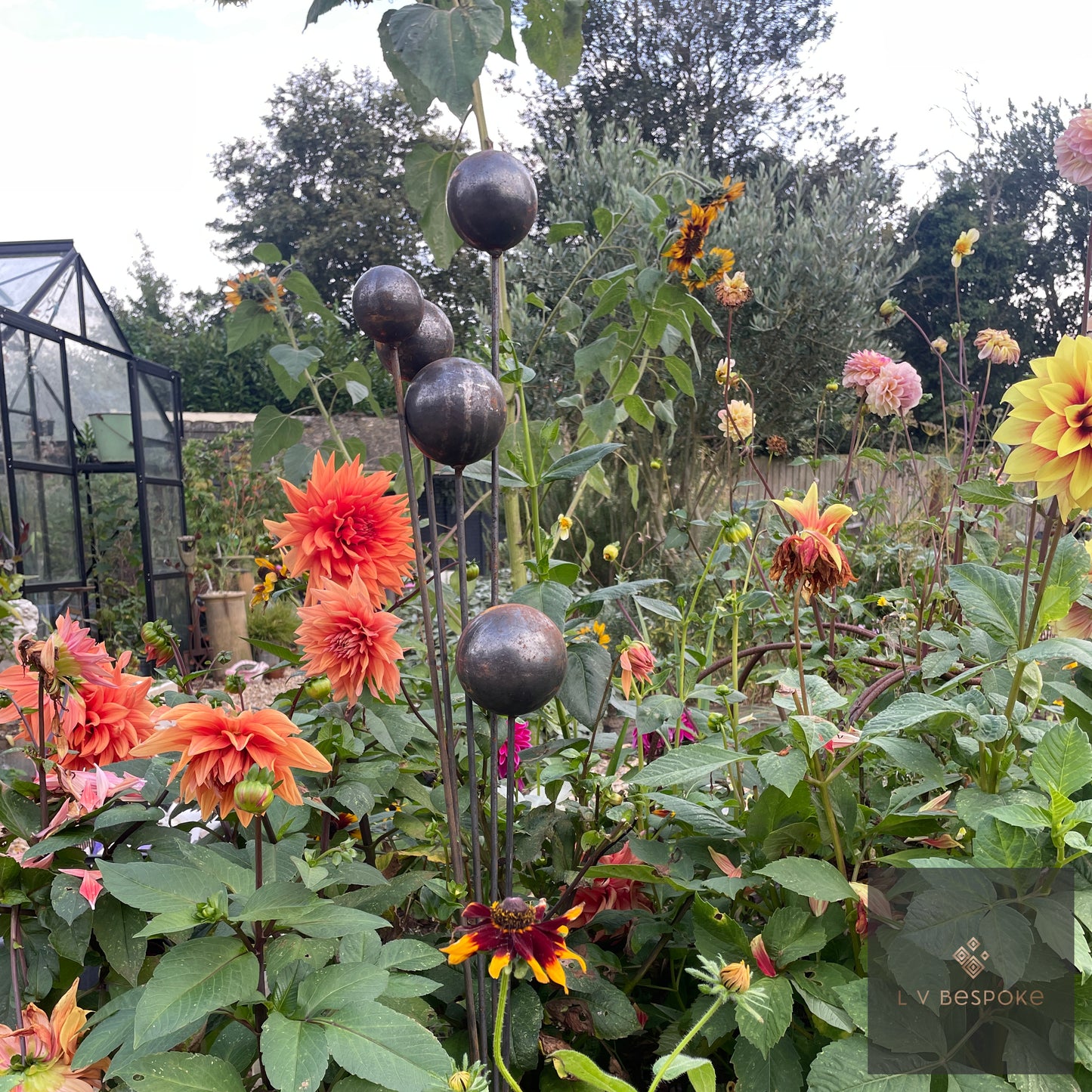 Cluster of 5 cups or balls, feature piece, available in 2 heights